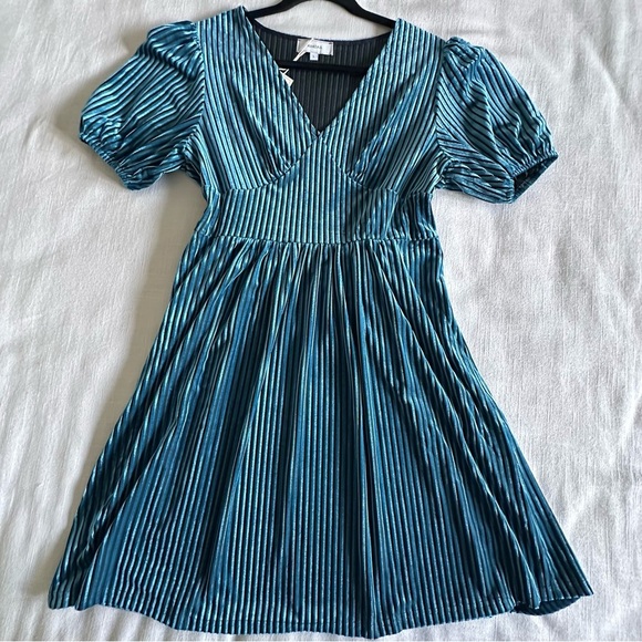 Velvet Babydoll Empire Waist Dress Womens L Blue Puff Sleeve V Neck Pleated NWT - Picture 1 of 8
